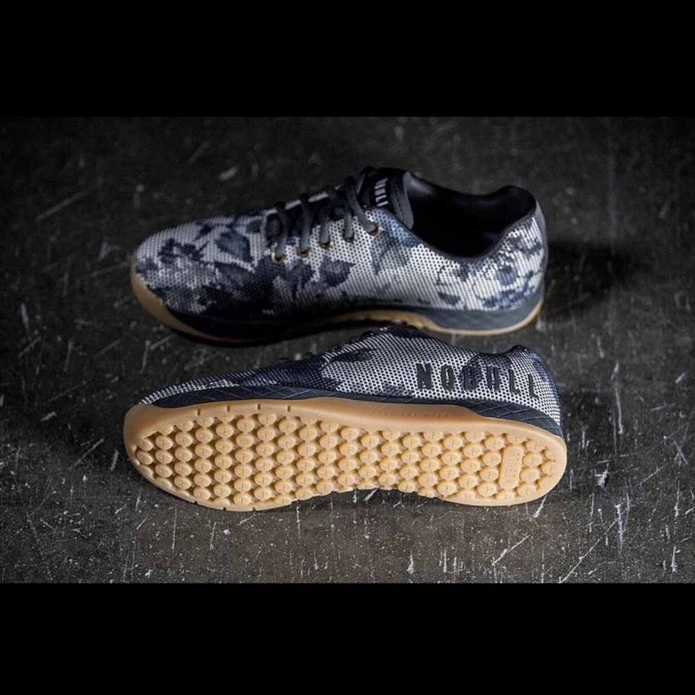 ISO!! - size 8 or 8.5!! Please comment below.